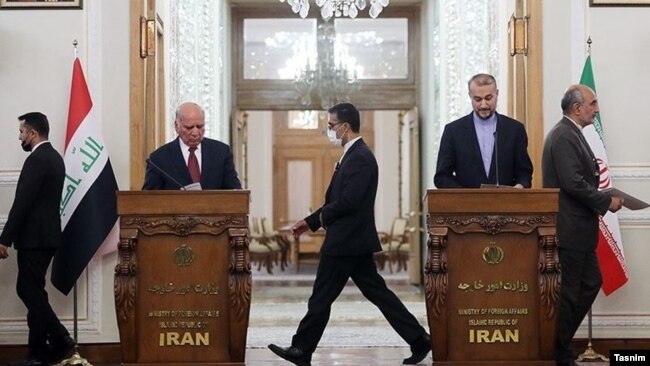 وزیر خارجه ایران (راست) در کنفرانس خبری مشترک با همتای عراقی خود از توافق اولیه بر سر نحوه آزادسازی پول‌های بلوکه‌شده ایران خبر داد