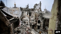 Lebombázott épület Ukrajnában