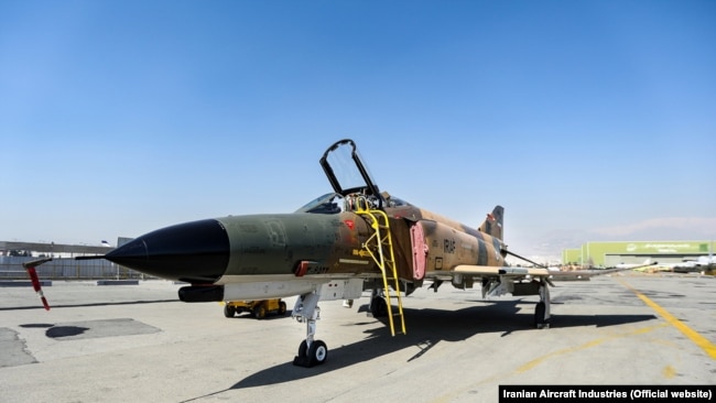 اف-۴ئی فانتوم ۲ شماره ۶۵۲۲-۳ که بهار سال گذشته پس از بازآماد تحویل گردان ۶۱ شکاری تاکتیکی از پایگاه ششم شکاری تاکتیکی نیروی هوایی ارتش در بوشهر شد