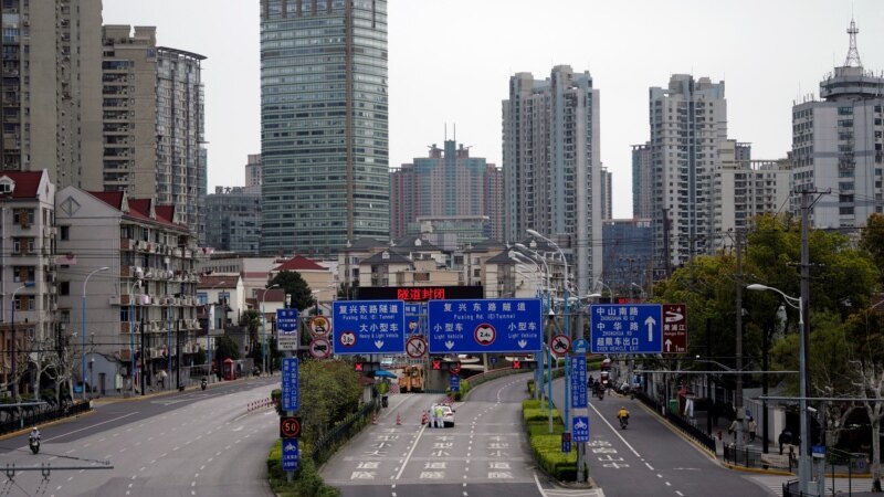 Përleshje në Shangai rreth masave kundër COVID-19