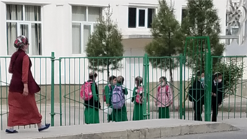 Balkanly okuwçylardan mekdepleri abatlamak üçin ýene pul ýygnalýar, bermedikler 'kemsidilýär'