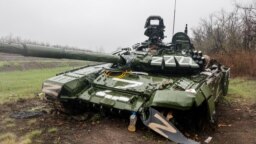 Брошенный российский танк Т-72БЗ в Донецкой области
