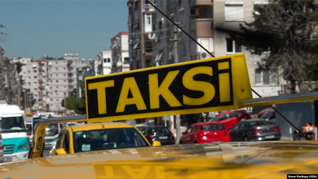 Rəsmilərin fikrincə, Bakı üçün ideal taksi sayı 20 mindir.