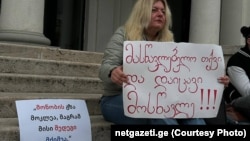 აქციის მონაწილე მასწავლებელი მაია ეკალაძე. 15 ნოემბერი, 2025 წელი 