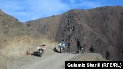 مسئولان محلی دایکندی می‌گویند که تا هنوز نزدیک به دو هزار خانواده از ساحات مختلف آن ولایت آواره شده اند.