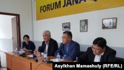 Пресс-конференция в Алматы, на которой объявлено о создании общественного объединения «Форум "Новый Казахстан"». 17 мая 2018 года.