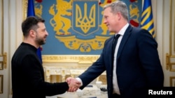 Volodimir Zelenski, primindu-l la Kiev pe secretarul armatei americane, Daniel Driscoll 