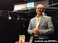 Аляксандар Енджэеўскі перад спэктаклем