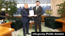 Першы намесьнік міністра замежных спраў Беларусі Сяргей Лукашэвіч перадаў спачуваньні ад Лукашэнкі паслу Ірану ў Беларусі Алірэзу Санэі. 2 сакавіка 2026