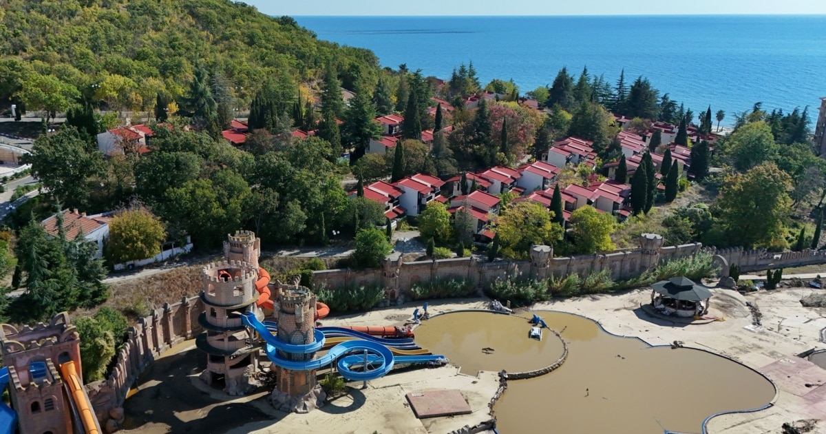 Електрозахранването в курорта Елените е възстановено до входа на частните