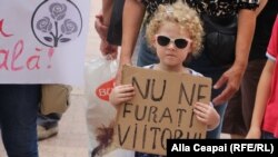 Imagine de la un protest al opoziției pro-europene. Iulie 2017