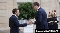 Presidenti i Francës, Emmanuel Macron, gjatë takimit me homologun e tij serb, Aleksandar Vuçiq. Paris, 10 nëntor 2022. 