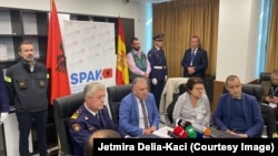 Konferencë e përbashkët mes Strukturës së Posaçme kundër Krimit të Organizuar dhe Korrupsionit (SPAK) dhe policisë spanjolle në Tiranë. 10 nëntor 2022.