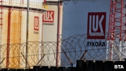 Петролната рафинерия на "Лукойл" край Бургас.