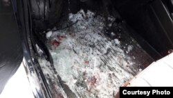 Кровь в машине после того, как Иванчук попал под обстрел в Харькове