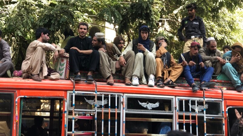 پاکستان: د سيند پوليسو د ښځو او ماشومانو په ګډون ۱۲۰۰ افغانان نيولي دي