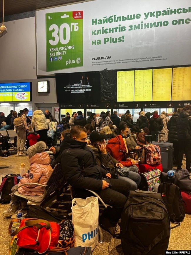 Brenda stacionit të autobusëve Zahodnia në Varshavë, 8 prill 2022. ​