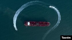 عکس آرشیوی و مربوط به توقیف یک نفتکش بریتانیایی در آب‌های ایران در تیر ۱۳۹۸ است