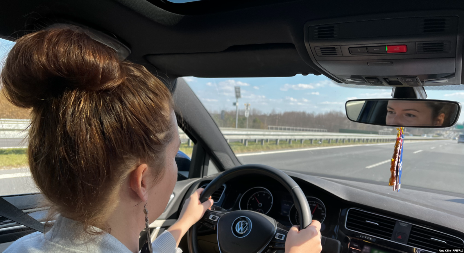 Ella ka transportuar deri tani rreth 60 persona në makinën e saj.