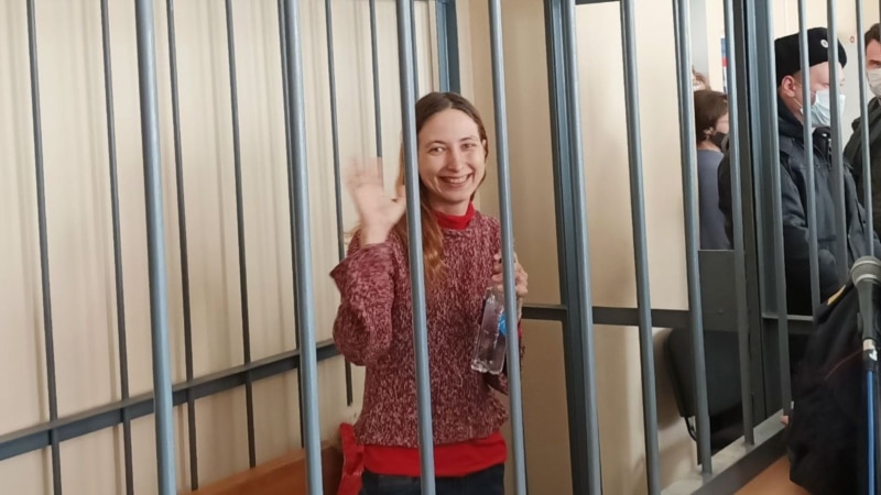 Художнице из Петербурга Саше Скочиленко предъявили обвинение