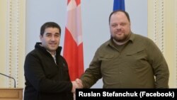 ფოტო არქივიდან: შალვა პაპუაშვილი (მარცხნივ), რუსლან სტეფანჩუკი (მარჯვნივ)