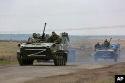Російські військові неподалік від Маріуполя Донецької області, Україна, 18 квітня 2022 року