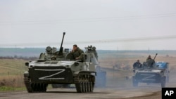 Орусиянын Мариуполдун жанындагы танктары, 18-апрель, 2022-жыл.