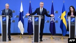 NATO Secretary-General Jens Stoltenberg (center), Finnish Foreign Minister Pekka Haavisto (left) and Swedish Foreign Minister Ann Linde hold a joint press conference after a meeting at NATO headquarters in Brussels in January.
