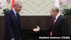 Russian President Vladimir Putin (left) and his Turkish counterpart, Recep Tayyip Erdogan, meet in Sochi on September 29. 2021
