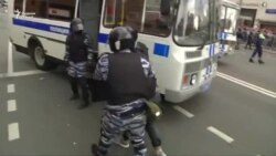 Навалний ва беш аз ҳазор тарафдорашро муҷозот намуданд.