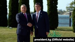 Премьер-министр Венгрии Виктор Орбан и премьер-министр Кыргызстана Сооронбай Жээнбеков. Сентябрь, 2018 г.