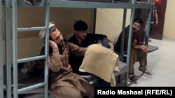 Afganistanci pritvoreni u Lahoreu nakon što ih je uhitila pakistanska policija.