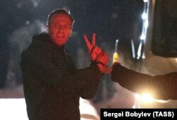 Алексей Навальный перед посадкой в автозак, который доставил его в СИЗО. Химки, Московская область, 18 января 2021 года