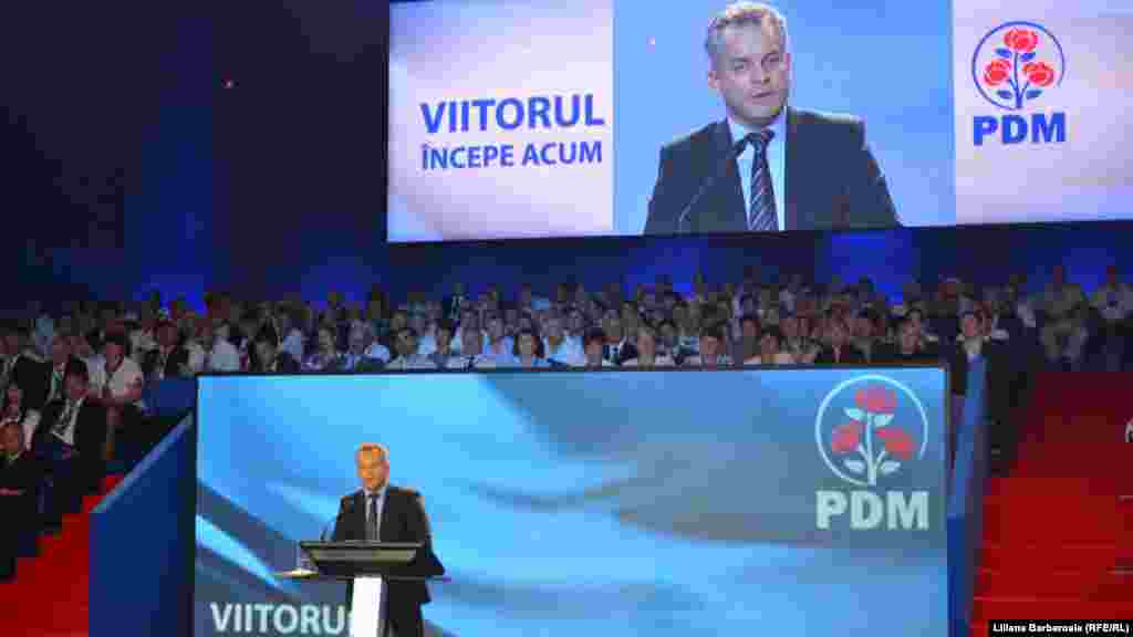 16 iunie 2012. Congresul al şaptelea al Partidului Democrat, la care Vladimir Plahotniuc apare în rol de prim-dirijor