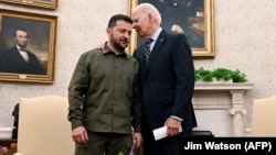 U.S. President Joe Biden (right) meets with Ukrainian President Volodymyr Zelenskiy in the Oval Office at the White House on September 21, 2023.