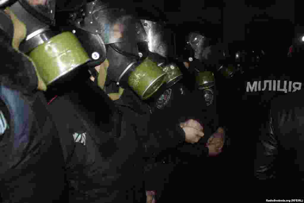 Kiyev, Prezident Sarayının qarşısı. 24 noyabr 2013