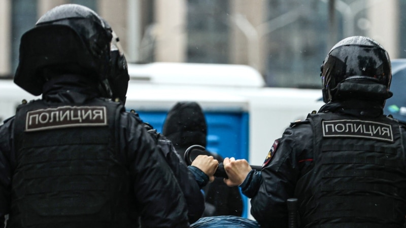د مسکو پولیسو ۲ تنه ازاد خبریالان نیولي