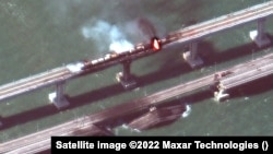 Последствия взрыва на Керченском мосту, фото со спутника, 8 октября 2022 года
