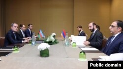 Switzerland - Foreign Ministers Ararat Mirzoyan of Armenia and Jeyhun Bayramov of Azerbaijan meet in Geneva, October 2, 2022.