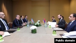 Azerbaijani Foreign Minister Jeyhun Bayramov and Armenian Foreign Minister Ararat Mirzoyan during their meeting in Geneva, Switzerland, October 2, 2022.