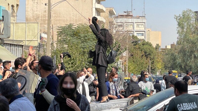 HRW Eýranyň protestleri ‘rehimsiz’ basýandygyny aýdyp, halkara çäresine çagyrýar