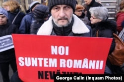 Numeroase persoane cu dizabilități spun că nevoile nu le sunt luate în seamă. Imagine genrică, de la un protest al acestora din București, în 2019.