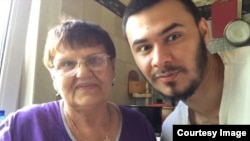 Кирилл Березин со своей бабушкой