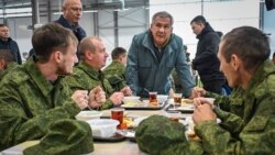 Рөстәм Миңнеханов мобилизацияләнгән кешеләр белән, Казан-Экспо, 2022 ел