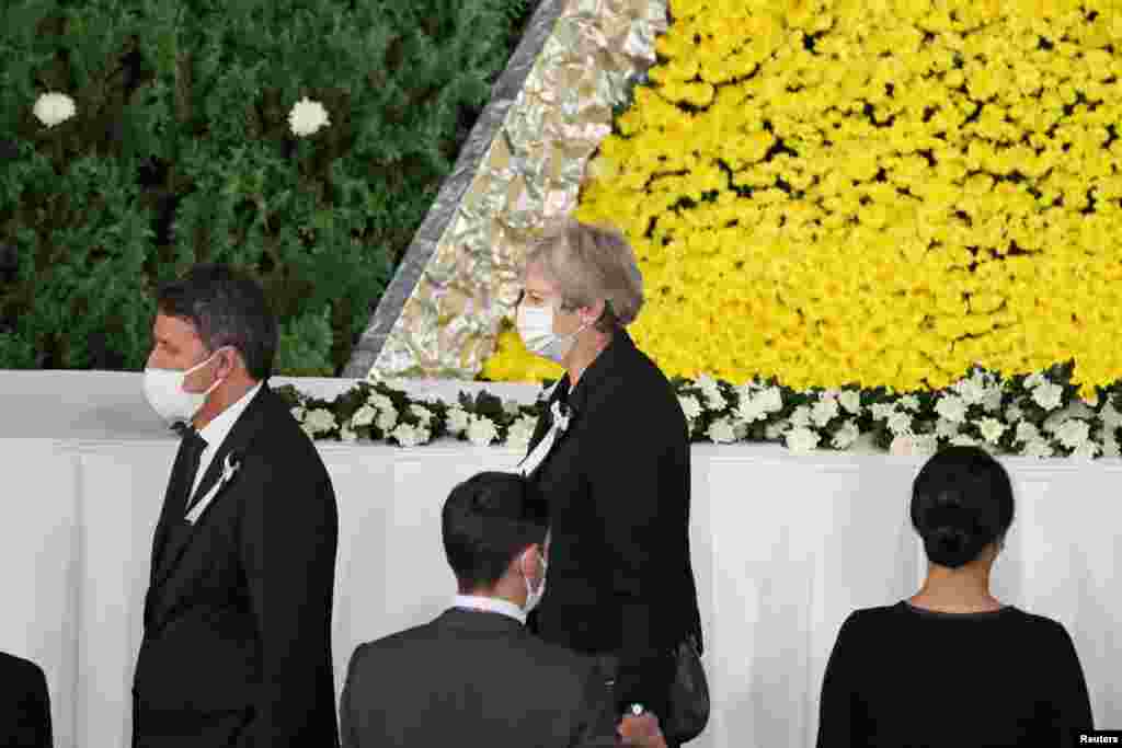 Theresa May, fostul prim-ministru al Regatului Unit, participă la funeraliile de stat&nbsp; pentru fostul premier al Japoniei Shinzo Abe, pe 27 septembrie 2022, la Budokan din Tokyo, Japonia.&nbsp;