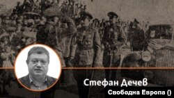 Стефан Дечев на фона на снимка от посещението на цар Борис III в Скопие на 3 октомври 1942 г. от в. "Целокупна България".