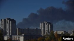 Дим над Львовом після ранкових ударів Росії, 10 жовтня 2022 року