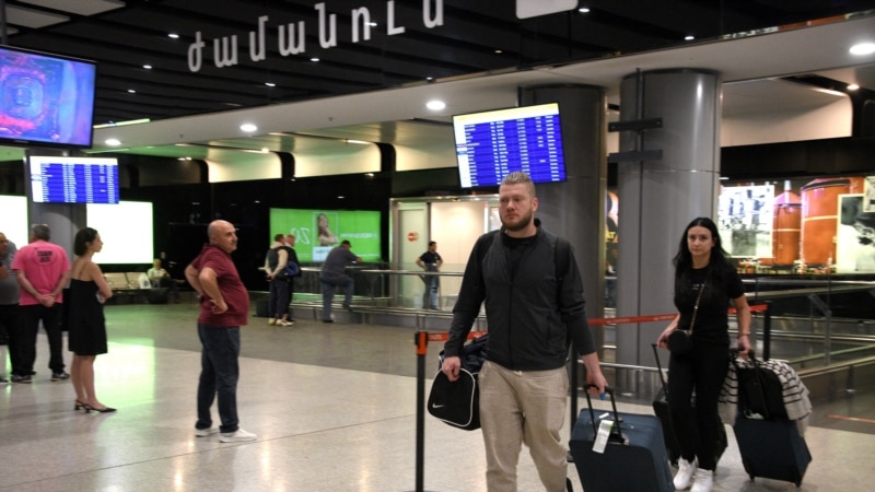 Russian Border Guards Leave Yerevan Airport