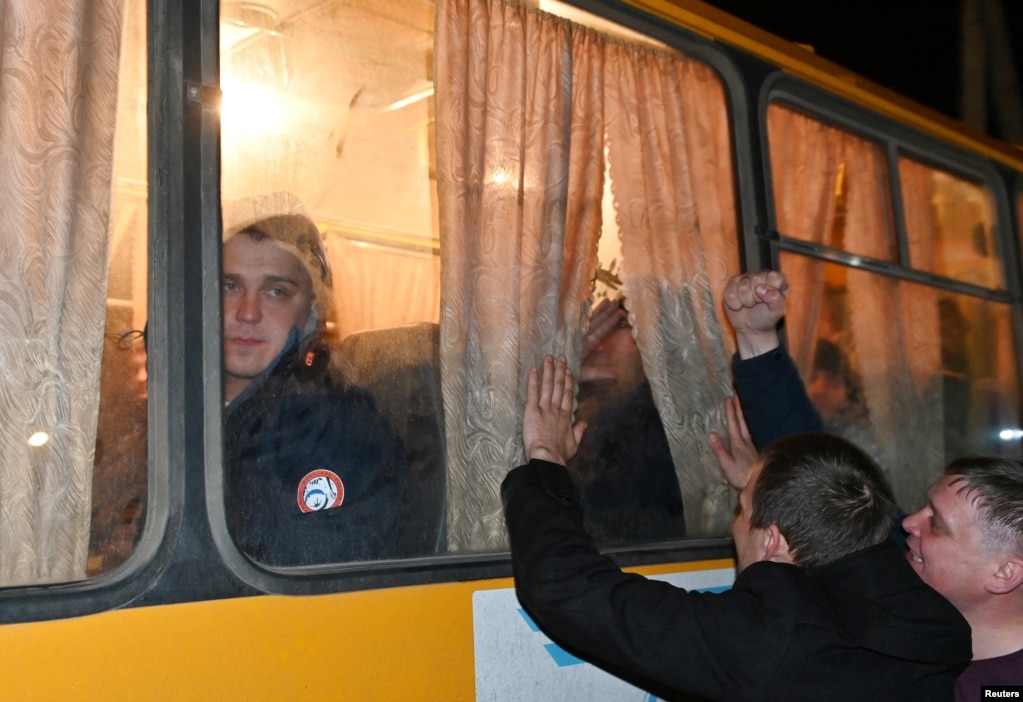 Një autobus me rezervistë duke u nisur nga Tara, më 26 shtator.