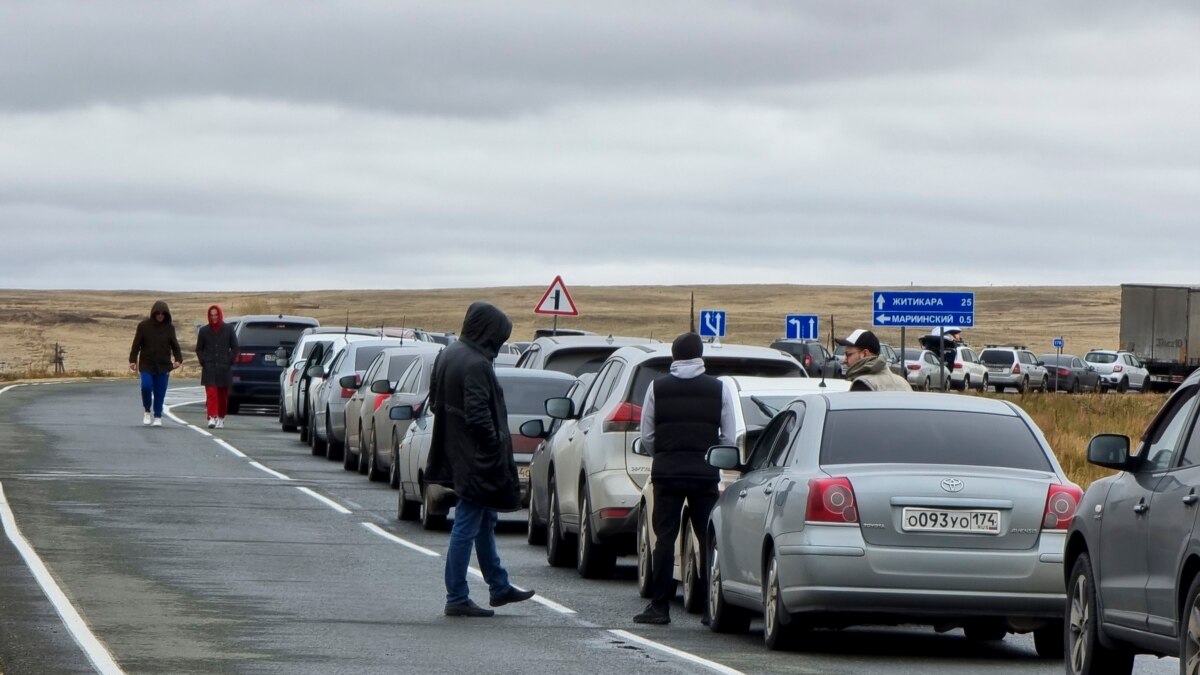 В России планируют обязать резервировать дату и время выезда за границу на  машине